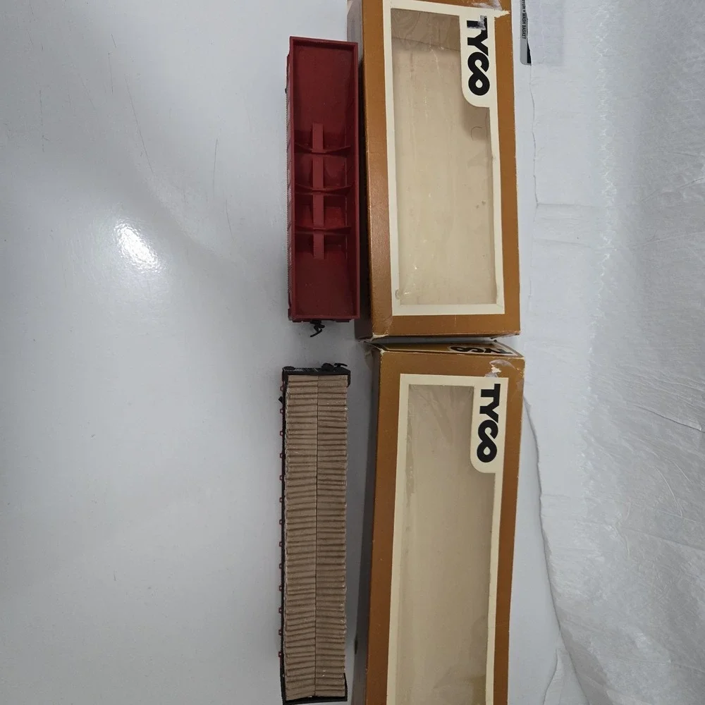 Vintage TYCO HO Scale Freight Car Lot Southern Log Car & CB&Q Hopper w/ Boxes